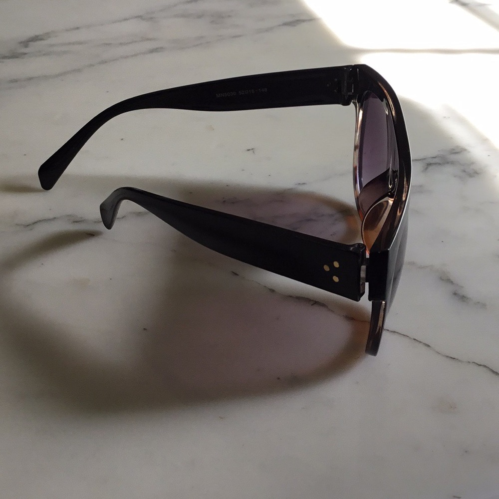 😎SALE ‼️Luxury Fashion 👩‍🎨 Sunglasses 🕶 - Picture 5 of 8